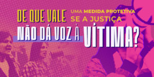 Arte do Agosto Lilás com fundo em tons de rosa e roxo. Em destaque, a pergunta: “De que vale uma medida protetiva se a Justiça não dá voz à vítima?”. Ao fundo, aparecem imagens sobrepostas de uma manifestação de mulheres; à direita, uma pessoa segura um megafone, enquanto, na parte inferior, mulheres participam de um ato público. No canto superior esquerdo, lê-se “Agosto Lilás” e, no canto inferior esquerdo, está o logotipo do Núcleo das Mulheres do SINJUS-MG.
