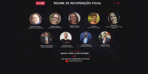 Sobre um fundo preto, no topo da imagem há um retângulo vermelho com letreiro pequeno em branco indicando uma transmissão ao vivo (LIVE). No centro, há fotos dentro de molduras circulares dos dirigentes dos sindicatos participantes, entre eles está o coordenador geral do SINJUS, Alexandre Pires. Estão representados também os sindicato SERJUSMIG, SINDOJUS/MG, AFFEMG, ASPRA/PMBM, SINDSEMA, SINDALEMG e do SINDSEMPMG.