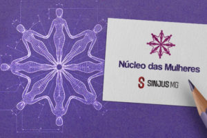 Convite para o primeiro encontro do ano do Núcleo das Mulheres (NM) do SINJUS-MG, no topo há um chamado “Venha construir um NM mais plural!” O fundo é roxo e com elementos gráficos em tons claros de lilás. No centro, há uma ilustração de figuras femininas interligadas em círculo, no estilo de um esboço. O evento será no dia 9 de fevereiro (segunda-feira), às 19h, no Espaço Lea Leda (Av. João Pinheiro, 39 – 10º andar). A mensagem final incentiva o engajamento: “Participe e traga suas ideias!”