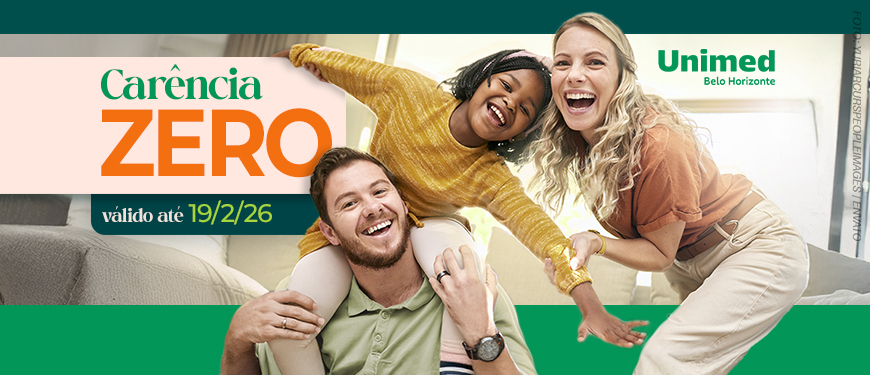 Imagem Acessível: A imagem traz um clima leve e acolhedor, com uma família sorridente em um ambiente doméstico iluminado, simbolizando saúde, bem-estar e tranquilidade. Em destaque, o texto anuncia: “Carência Zero – válido até 19/2/26”. Na base da arte, outro texto informa que os filiados do SINJUS podem contratar os planos estaduais Unipart ou Unimax da Unimed Belo Horizonte sem período de carência até a data limite anunciada. Abaixo, estão presentes as logomarcas do SINJUS-MG e da Unimed BH.