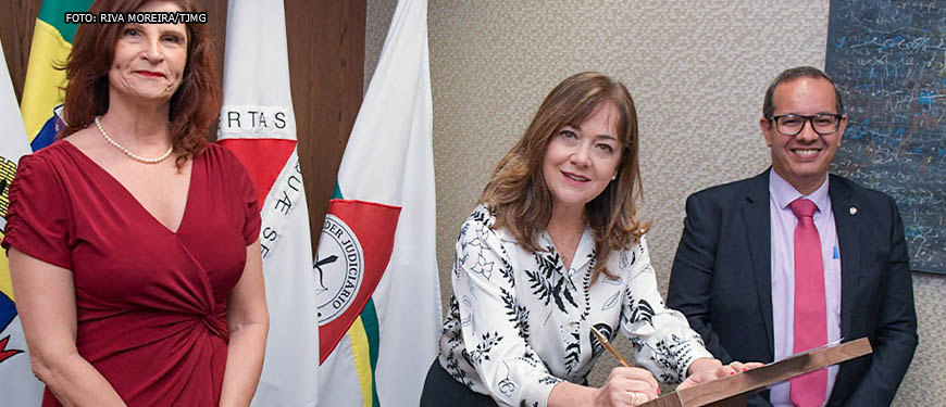 Imagem Acessível: Desembargadora Shirley Fenzi Bertão, presidente em exercício Ana Paula Nannetti Caixeta e o juiz auxiliar da 3ª vice-presidência, Marcus Vinícius Mendes do Valle.