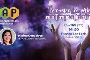 ao fundo está uma nebulosa e à sua frente estão mãos de uma pessoa branca, elas estão levantadas para o alto emanando um círculo de luz. Conteúdo textual: Bem-estar Energético com Terapias Orientais, com Marina Gonçalves - Terapeuta Integrativa - 11/9, 14h30, no Espaço Lea Leda, na Sede do SINJUS.