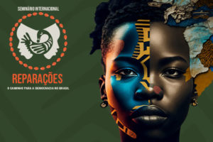 Card com fundo verde escuro, com o logotipo do evento — são duas silhuetas de perfis humanos se olhando, com a ave Sankofa no centro, ao redor deste conjunto há um círculo formado por búzios, acompanhado do texto “Seminário Internacional Reparações: o caminho para a democracia no Brasil”. À direita, há a imagem de uma mulher negra, com sobreposição de grafismos em tom de azul, laranja e amarelo.