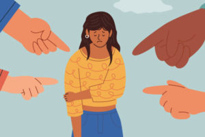 Ilustração de uma mulher com postura cabisbaixa e semblante triste. Ao redor dela, há várias mãos com dedos apontados, em sinal de julgamento. Conteúdo textual: PREVENÇÃO - Comissão contra Assédio Moral no TJMMG se reúne e define diretrizes de trabalho.