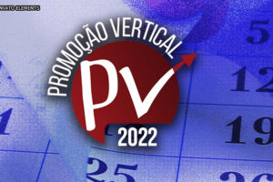 Ao fundo há uma imagem ampliada de um calendário, à frente dele há um selo da Promoção Vertical 2022.