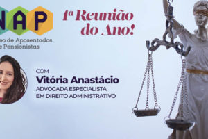 Do lado direito, em destaque, está uma estátua da deusa grega da Justiça, Themis. Do lado esquerdo, há o logo do NAP, Núcleo de Aposentados e Pensionistas do SINJUS-MG. Há também a imagem de uma mulher branca, de cabelos longos que sorri (Vitória Anastácio).