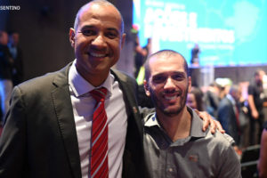 Foto dos dirigentes do SINJUS Alexandre Pires e Wagner Ferreira durante cerimônia de anúncios de investimentos do Programa de Aceleração do Crescimento (PAC) em Minas, no Minascentro, Belo Horizonte.