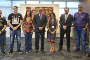 Representantes sindicais junto do presidente do TJMG, Des. José Arthur Filho e do Des. Gilson Lemes. Entre os representantes estão o coordenador-geral do SINJUS-MG e o diretor de finanças, Felipe Rodrigues. Conteúdo textual: AVANÇO - TJ ANUNCIA R$ 25 MILHÕES PARA PV 2021 E CONFIRMA QUINQUÊNIOS NA PAUTA DO OE.