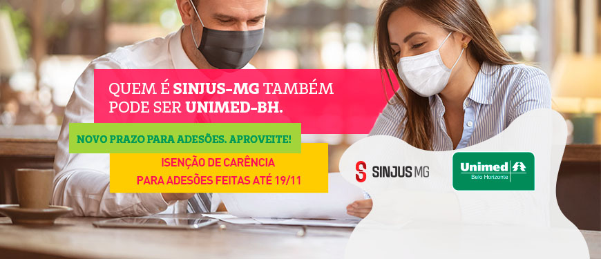 Um médico de jaleco orientando uma paciente jovem de cabelo liso e camisa listrada. Ambos estão sentados e usando máscara de proteção contra a Covid-19. Em destaque no centro da imagem há a frase “Quem é SINJUS-MG também pode ser Unimed-BH. Últimos dias para adesões. Aproveite! Isenção de carência para adesões feitas até 19/11. No canto direito inferior tem-se as logomarcas do SINJUS e da Unimed-BH.