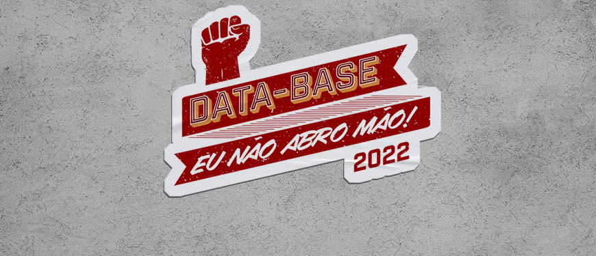 Selo digital com um punho para o alto e uma faixa com a inscrição " Data-Base: eu não abro mão - 2022". O selo tem fundo vermelho com destaque amarelo na palavra Data-Base, o restante do texto é branco.