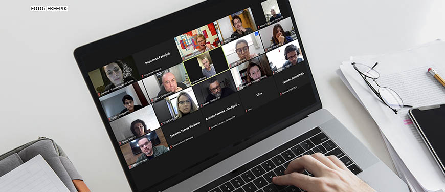Montagem digital de um computador, na tela está uma reunião virtual da Fenajud, da qual participam representantes dos sindicatos da Justiça de todo o Brasil.