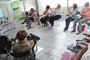 Imagem acessível: foto com integrantes do NAP sentados em círculo