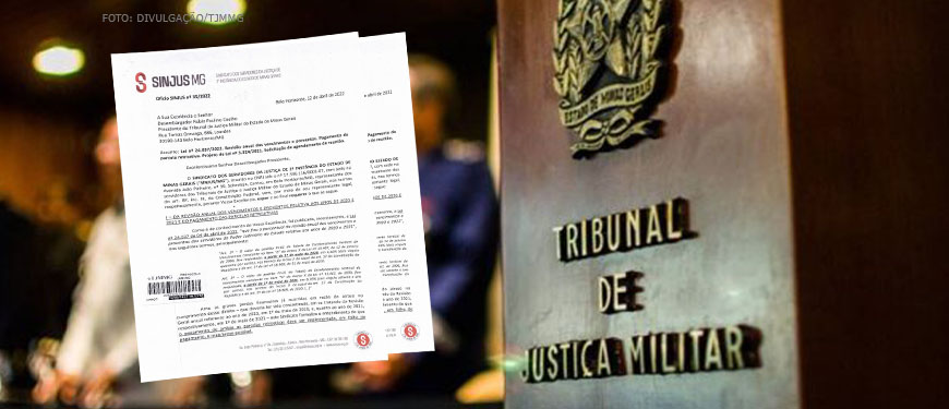 Foto do brasão do Tribunal de Justiça Militar de Minas Gerais aplicado sobre superfície de madeira ao lado direito da imagem fotos do ofício enviado ao TJMMG pelo SINJUS-MG.