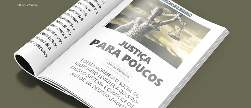Montagem digital de uma revista Jpod dobrada ao meio, exibindo a primeira página do artigo "Justiça para Poucos"