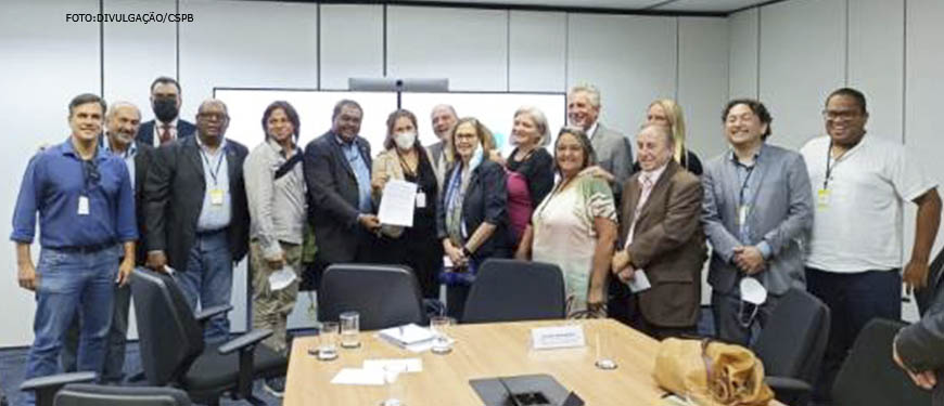 Foto da reunião das lideranças sindicais dirigentes da Confederação dos Servidores Públicos do Brasil – CSPB junto ao governo de transição.