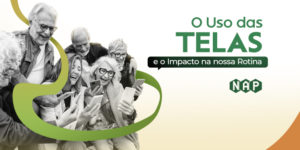 Imagem Acessível: A imagem divulga o encontro do NAP do SINJUS-MG, com o tema “O uso das telas e o impacto na nossa rotina”. O evento acontecerá no dia 20 de outubro (segunda-feira), às 14h30, no Espaço Lea Leda, e contará com a participação da convidada Paula Bento, designer de conexões. A arte mostra um grupo de pessoas sorrindo e usando celulares, representando o tema central da discussão sobre tecnologia e bem-estar.