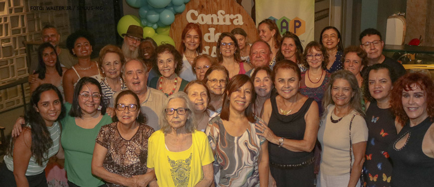 Fotografia dos participantes do núcleo do NAP, na confraternização de fim de ano.