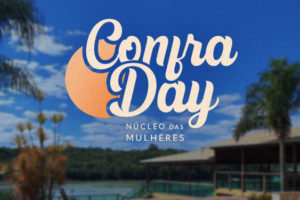 magem Acessível: As imagens divulgam o ConfraDay do Núcleo das Mulheres do SINJUS-MG, um evento de day use que será realizado no dia 8 de novembro (sábado), no D’Gerô Espaço e Eventos, em Contagem (MG). O material convida as participantes a aproveitar o dia conosco e orienta sobre as inscrições, que devem ser feitas por formulário até o dia 24 de outubro (sexta-feira), com vagas limitadas. O embarque e desembarque ocorrerão em frente à sede do SINJUS, em Belo Horizonte, às 7h30 e 17h30, respectivamente. O evento inclui almoço e show da Banda DiGala, das 15h às 17h, encerrando o convite com a mensagem: “Aguardamos sua presença!”