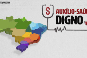 Imagem com fundo branco texturizado, com aplicação do mapa do Brasil com divisão de estados com diversas cores, ao redor se vê o logo do Auxílio Saúde.