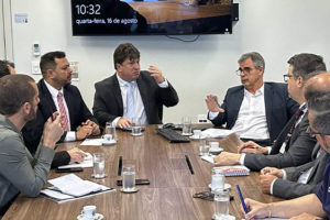 Mesa de negociação do TJMG com sindicatos, a reunião teve a presença dos dirigentes sindicais do SINJUS-MG, Alexandre Pires (coordenador-geral) e Felipe Rodrigues (diretor de Assuntos Jurídicos).