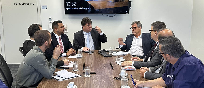 Mesa de negociação do TJMG com sindicatos, a reunião teve a presença dos dirigentes sindicais do SINJUS-MG, Alexandre Pires (coordenador-geral) e Felipe Rodrigues (diretor de Assuntos Jurídicos).