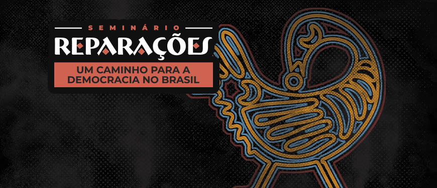 no topo há o logo do evento “Seminário Reparações – Um caminho para a democracia no Brasil”, ao fundo há a representação gráfica de um pássaro com a cabeça virada em direção à cauda e que carrega um ovo no bico. Este pássaro é o Sankofa que representa um retorno ao passado com o objetivo de ressignificar o presente e construir um futuro