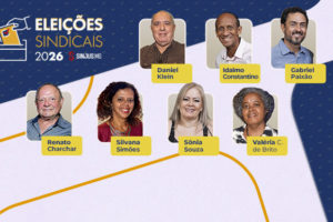 Imagem Acessível: Imagem informativa sobre as Eleições Sindicais de 2026 do SINJUS MG. No card estão as fotos de sete candidatos organizadas em duas fileiras, cada uma com nome identificado em etiquetas amarelas: Daniel Klein, Idalmo Constantino, Gabriel Paixão, Renato Charchar, Silvana Simões, Sônia Souza e Valéria C. de Brito. O fundo combina tons de azul e branco com elementos gráficos curvos em amarelo.