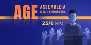 Arte digital em tons de azul e laranja anunciando uma Assembleia Geral Extraordinária (AGE). À esquerda, as letras "AGE" aparecem em destaque, grandes e em laranja. Ao lado, o texto "Assembleia Geral Extraordinária" está escrito em letras menores. No centro-direita da imagem, há a data "25/6 (4ª F.)" em destaque. À direita, uma ilustração mostra uma pessoa em púlpito falando ao microfone, com várias mãos levantadas à sua frente, representando participação popular. Fundo azul com faixa laranja horizontal atravessando a composição.