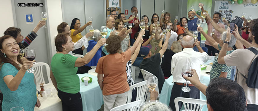 Diretores, filiadas e filiados membros Núcleo de Aposentados e Pensionistas celebram e brindam a gestão de Alex Aguiar à frente do NAP.