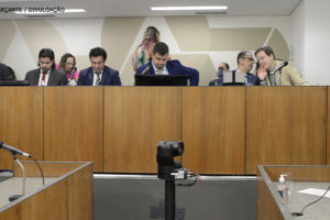 Imagem Acessível: Reunião da Comissão de Constituição e Justiça da Assembleia Legislativa de Minas Gerais (ALMG).