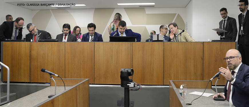 Imagem Acessível: Reunião da Comissão de Constituição e Justiça da Assembleia Legislativa de Minas Gerais (ALMG).