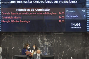 Foto do plenário da ALMG, na foto estão presentes Betão (deputado estadual PT/MG), Hely Tarqüínio (deputado estadual PV/MG) e Cristiano Silveira (2º- vice-presidente da ALMG - PT/MG).