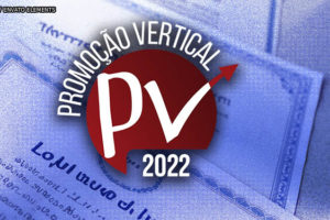 Conjunto de certificados em uma mesa com filtro azul, sobre eles está um selo da Promoção Vertical 2022.