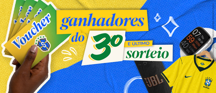 Imagem acessível: A imagem divulga os ganhadores do 3º e último sorteio de aniversário do SINJUS-MG. O fundo é azul e amarelo, com elementos gráficos de brilho. Em destaque, o texto diz: “Confira os ganhadores do 3º e último sorteio de aniversário do SINJUS”. À esquerda, uma mão segura vouchers verdes e amarelos com o símbolo do Sindicato. Na parte inferior, aparecem alguns dos prêmios sorteados como caixa de som JBL, smartwatch e camisa oficial da Seleção Brasileira.