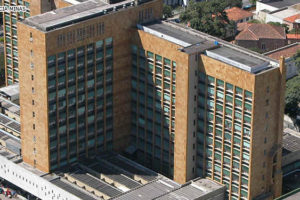 Vista aérea do Hospital Governador Israel Pinheiro (HGIP), do IPSEMG, no centro de Belo Horizonte.