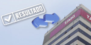 Imagem Acessível: A imagem mostra a fachada do prédio do Tribunal de Justiça de Minas Gerais (TJMG), com destaque para duas setas azuis em direções opostas, simbolizando o movimento de remoção de servidores. Sobreposta à composição, uma tarja com o selo de “RESULTADO” reforça a finalização do processo. O texto informa: “TJMG homologa resultado do Edital de Remoção nº 01/2025”, e na parte inferior central da imagem está o logotipo do SINJUS-MG.