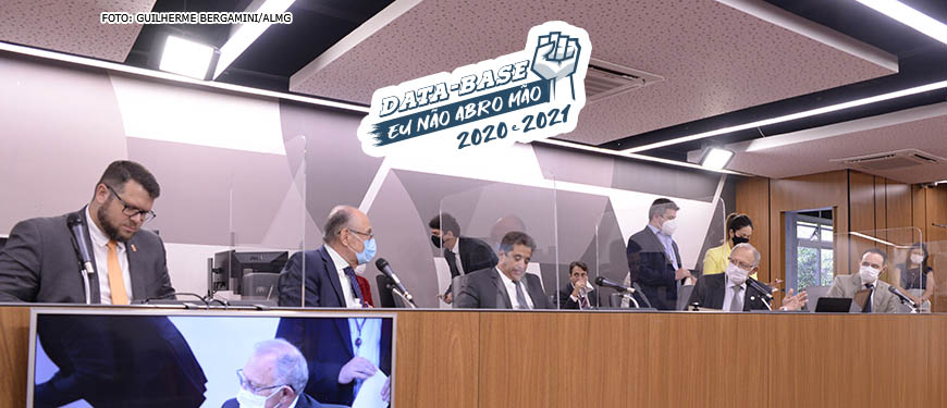 Reunião da Comissão de Fiscalização Financeira e Orçamentária (CFFO) , no Auditório José Alencar Gomes da Silva da ALMG. Mesa diretiva analisa proposições, compõem a mesa os deputados Guilherme da Cunha, Roberto Andrade, Sargento Rodrigues, Hely Tarqüínio e Ulysses Gomes.