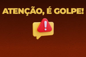 A imagem mostra o texto em destaque: “Atenção, é golpe!” com fundo vermelho escuro. Ao lado, há um ícone amarelo com um triângulo vermelho e um ponto de exclamação branco no centro, simbolizando alerta.