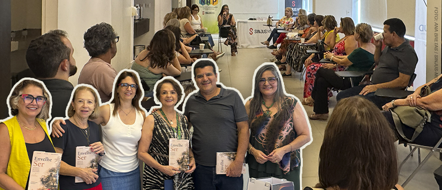 Imagem acessível: Montagem fotográfica do encontro promovido pelo NAP do SINJUS-MG sobre envelhecimento e o poder da respiração, realizado com a terapeuta Yone Fonseca e inspirado no livro EnvelheSer: Experiências que Ensinam, Decisões que Transformam. Ao fundo, participantes aparecem sentados em duas fileiras durante a atividade. Em primeiro plano, seis participantes posam sorrindo, alguns segurando exemplares do livro, que foram sorteados ao final do encontro.