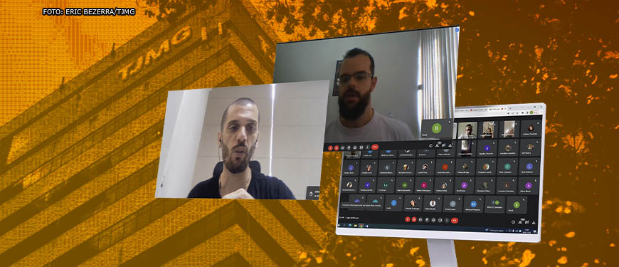 Ao fundo há uma imagem do edifício sede do TJMG sob um filtro com degradê que vai do amarelo para o vermelho nas extremidades. Sobreposta a essa imagem, há 3 telas com imagens da reunião virtual sobre Teletrabalho no TJMG, na primeira tela é exibida a imagem de uma sala lotada de participantes, na segunda tela, que está sobreposta à primeira, há um homem branco, de cabelos castanhos curtos e barba no mesmo tom do cabelo (Felipe Rodrigues, diretor de Finanças do SINJUS), na terceira tela, aparece um homem branco de cabelos e barba bem curtos, em tom castanho (Alexandre Pires, coordenador-geral do SINJUS).