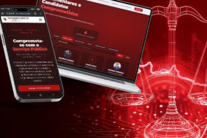Card sobre a Plataforma Política da FENAJUD. Em fundo vermelho e preto, um celular exibe uma tela com a chamada “Comprometa-se com o Serviço Público”, enquanto um notebook mostra a página “Parlamentares e Candidatos Comprometidos”, com nomes de signatários. Ao fundo, aparece uma ilustração da balança da Justiça em contornos neon e elementos que remetem à tecnologia.