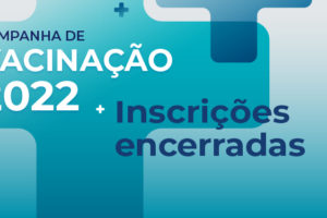 Em um fundo azul temos o conteúdo textual " Campanha de Vacinação 2022. Inscrições encerradas"