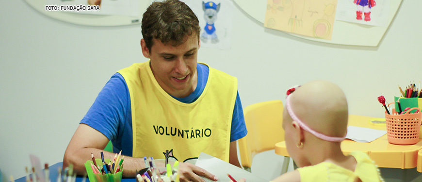 Voluntário estimula convívio social de paciente da Fundação Sara.