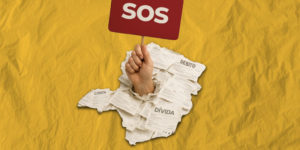Uma pilha de papéis de dívidas, débitos e avisos está disposta sobre um fundo amarelo. Os papeis formam o mapa de Minas Gerais. De dentro do mapa, sai a mão de uma pessoa, que segura uma placa vermelha com a mensagem SOS. Conteúdo textual: Dívida com a União - Saiba por que Minas precisa aderir ao Propag e sobre os projetos em discussão na ALMG