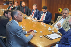 Ministro da Previdência Social, Carlos Lupi, em reunião com dirigentes sindicais, entre eles os diretores do SINJUS Wagner Ferreira, Felipe Rodrigues e Alexandre Gomes.