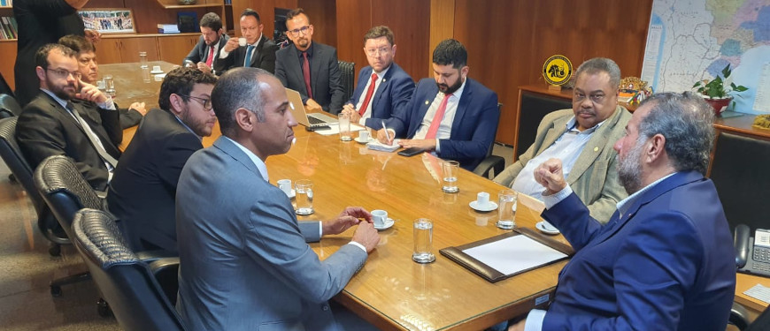 Ministro da Previdência Social, Carlos Lupi, em reunião com dirigentes sindicais, entre eles os diretores do SINJUS Wagner Ferreira, Felipe Rodrigues e Alexandre Gomes.